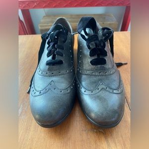 Born Kika Grey Shoes/ Size 9.5